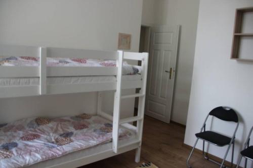 Poschodová posteľ alebo postele v izbe v ubytovaní Apartment"Na Hlavnej"