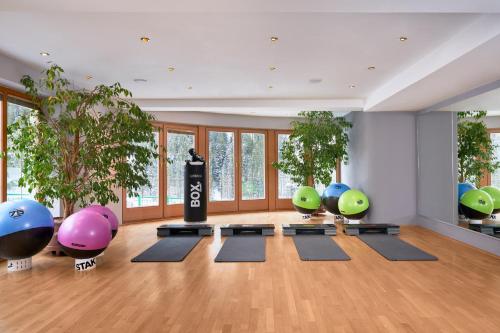 a room with a yoga class with pilates balls at Adler Inn Tyrol Mountain Resort SUPERIOR in Tux