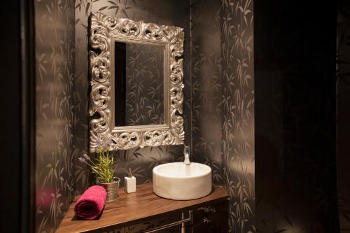 a bathroom with a sink and a mirror at Umma Barcelona B&B Boutique in Barcelona