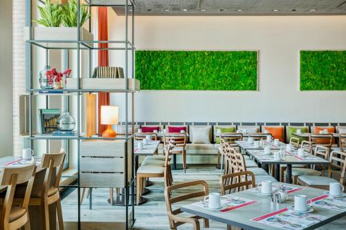a dining room with tables and chairs at IntercityHotel Hamburg-Barmbek in Hamburg