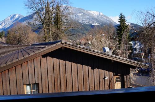 a roof of a building with mountains in the background at Gästehaus Brigitte in Garmisch-Partenkirchen