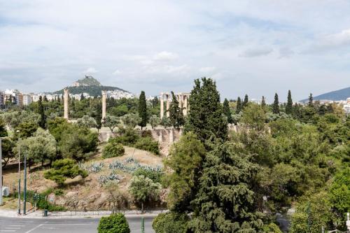 Parthenon 2BD Apartment steps from Acropolis
