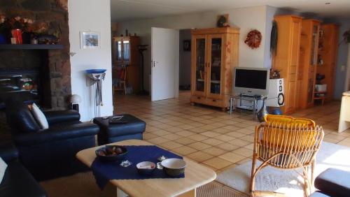 a living room with a couch and a tv at WenneGlück in Meschede