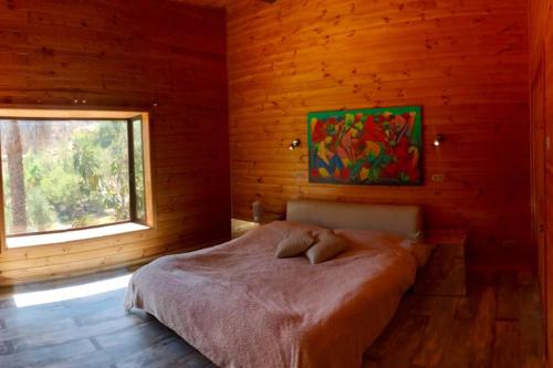 Un pat sau paturi într-o cameră la Bellísima casa en La Aurora