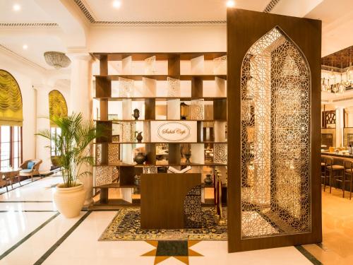 lobby sklepu z marokańskim lustrem w obiekcie Taj Mahal Lucknow w mieście Lucknow