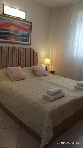 Säng eller sängar i ett rum på Diklo beach apartments Robert & Renata