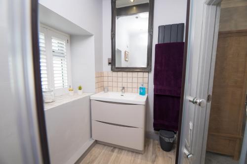 Ванная комната в Host & Stay - Lavender Cottage
