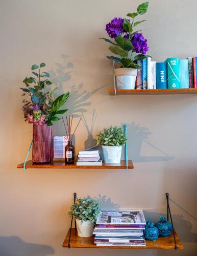 Bibliothèque dans l'appartement