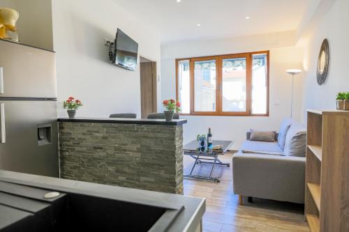 MASSENET PIETONNE AP4196 by Riviera Holiday Homes