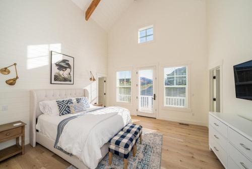 a bedroom with white walls and a bed and windows at Best.Day.Ever. #58 in Chelan
