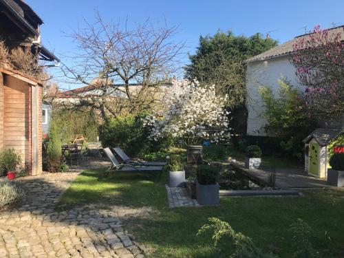 Jardin de l'établissement Chambres privées chez le particulier aéroport Lille Lesquin