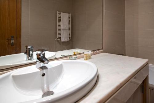Koupelna v ubytování Bafureira Cascais Apartment; Condomínio privado com piscina