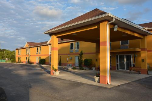 a large yellow building with a parking lot at Jameson Inn and Suites Hazelhurst in Hazlehurst