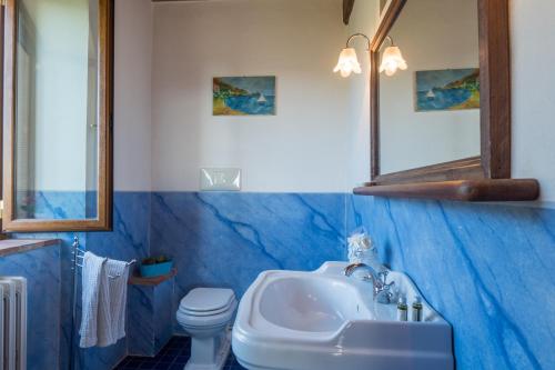 Een badkamer bij Villa Senaia