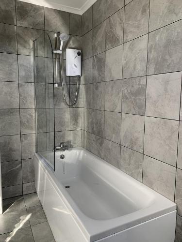 A bathroom at Grosvenor Hotel 