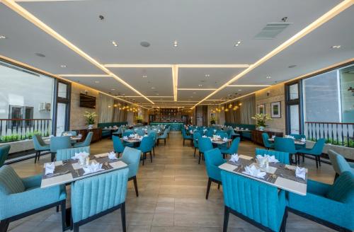 En restaurant eller et andet spisested på Minh Toan SAFI Ocean Hotel