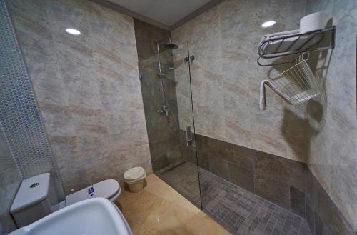 a bathroom with a sink, toilet and bathtub at Hotel Bajamar Centro in Nerja