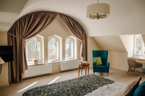 Кровать или кровати в номере Cavalierhaus Branitz