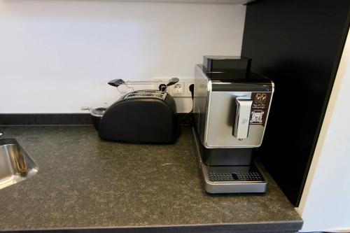 Utensilios para hacer té y café en Porschenahe Wohung