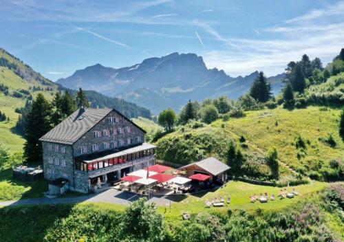 Maison de Montagne de Bretaye accès par le train arrêt Bouquetin