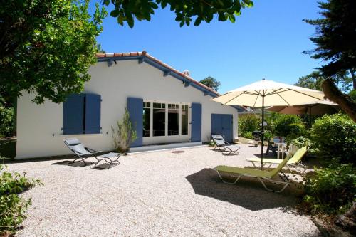 Lovely house with idyllic garden in very central Cap Ferret location