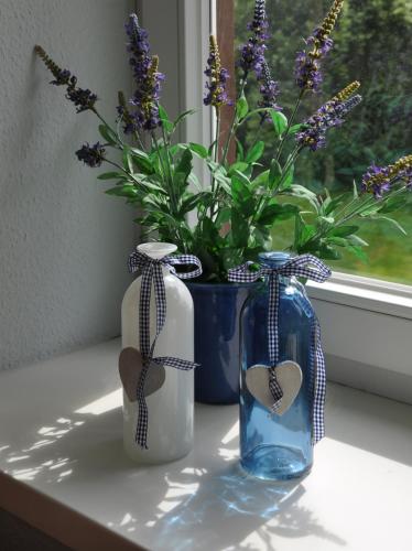 two vases with hearts on them sitting on a window sill at Schloms Hof in Waffensen