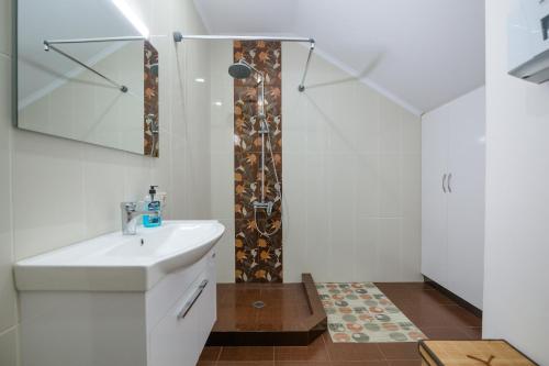 a bathroom with a sink and a shower at Sweet Alvani in Akhmety