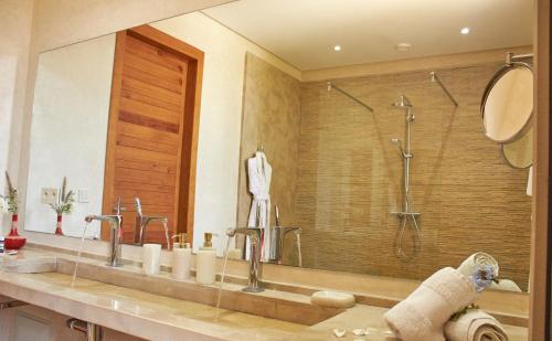 a bathroom with a shower and a sink at Villa Jardins D'Isa in Marrakech