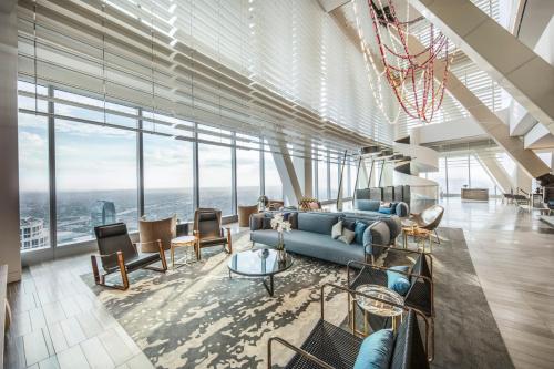 Foto da galeria de InterContinental - Los Angeles Downtown, an IHG Hotel em Los Angeles