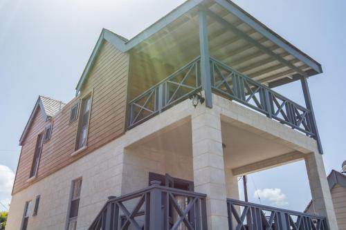  West Rock Villas -  Room  picture :   Tea/Coffee maker    Shower    Safety deposit box                           