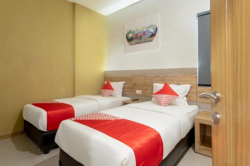 Кровать или кровати в номере Super OYO 3159 Festive Inn