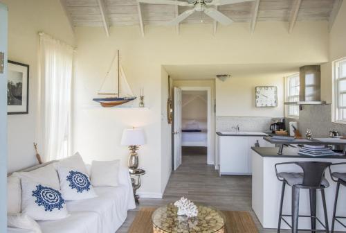  West Rock Villas -  Room  picture :   Tea/Coffee maker    Shower    Safety deposit box                           