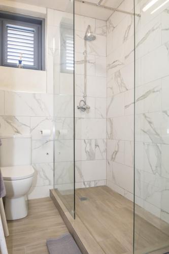  West Rock Villas -  Room  picture :   Tea/Coffee maker    Shower    Safety deposit box                           