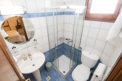 Koupelna v ubytování Gastronomy Hotel Kritsa