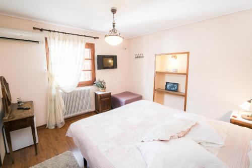 Postel nebo postele na pokoji v ubytování Gastronomy Hotel Kritsa