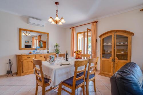 Villa Puerto Alcudia - Lago Aran Berna by PriorityVillas