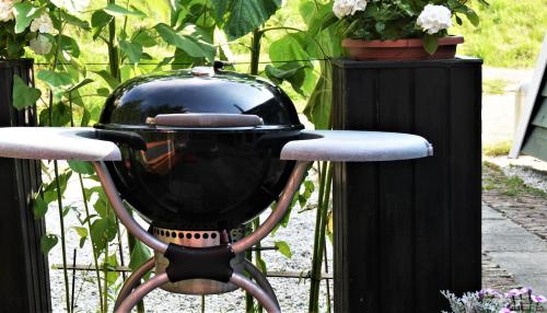 Kemudahan BBQ tersedia untuk tetamu di rumah percutian
