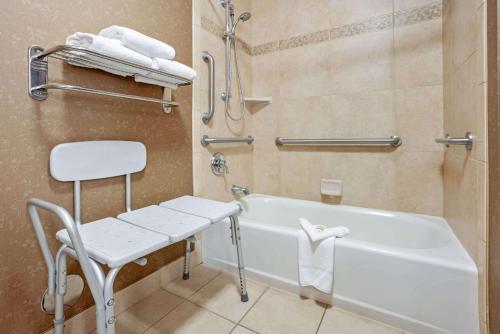 Ванная комната в La Quinta by Wyndham Boise Towne Square