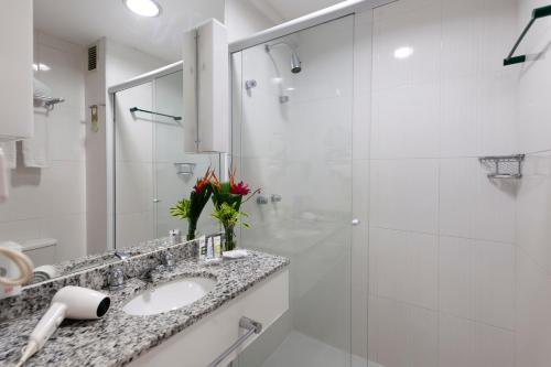 Bilik mandi di Mercure Rio de Janeiro Nova Iguaçu