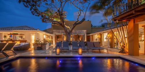 a house with a swimming pool with candles in it at Vila deste Hotel in Búzios