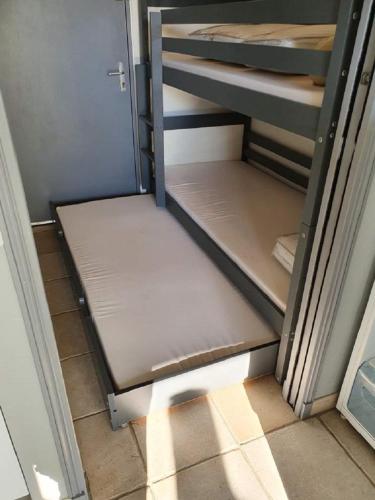 Joli studio cabine 2 à 5 pers ,plein de charme, bord de mer, Port Camargue