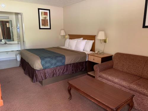 En eller flere senge i et værelse på Travelowes Motel - Maggie Valley