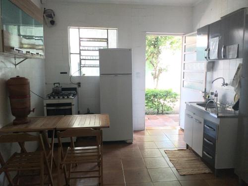 A kitchen or kitchenette at Pousada do Parque