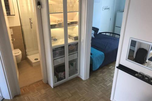 a room with a bedroom with a bed and a refrigerator at Central, Modern, mit großem Balkon Checkin123 in Wiesbaden