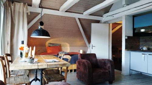 a kitchen and dining room with a table and chairs at Blue Wall BnB in Gebenstorf