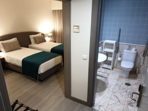 Koupelna v ubytování Apulia Praia Hotel