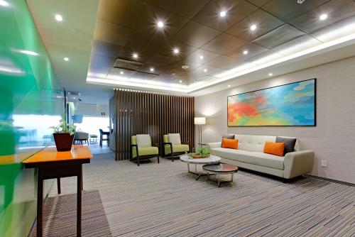 a living room with a couch and a table at Holiday Inn Express Villahermosa, an IHG Hotel in Villahermosa