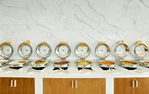 Eten bij of ergens in de buurt van het hotel

