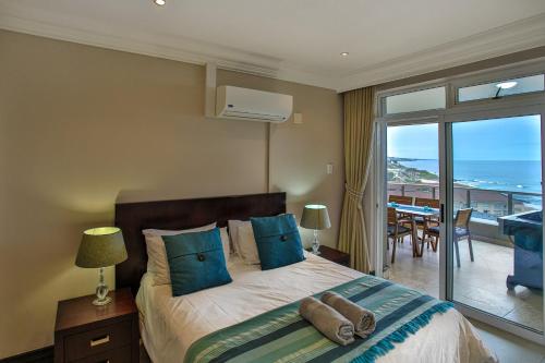 Postel nebo postele na pokoji v ubytování 504 Ballito Manor View-Luxury home on the main beach