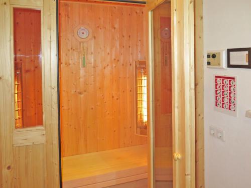 a wooden elevator in a room with wooden walls at Saunahaus Gröbming in Gröbming